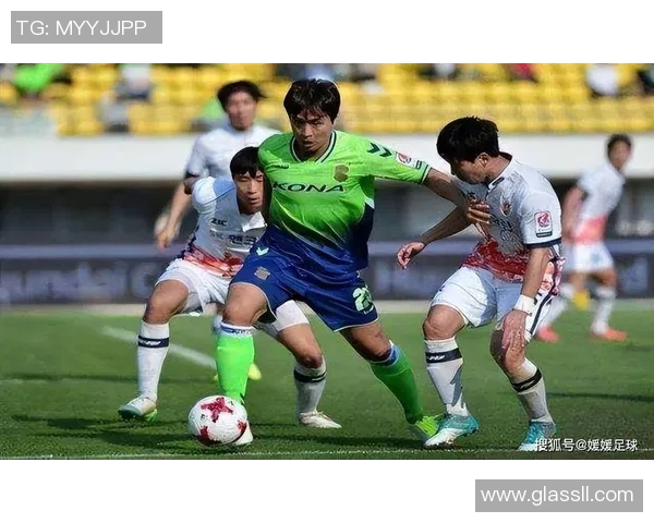 全北现代与水原三星激战正酣即时比分更新精彩回顾与分析